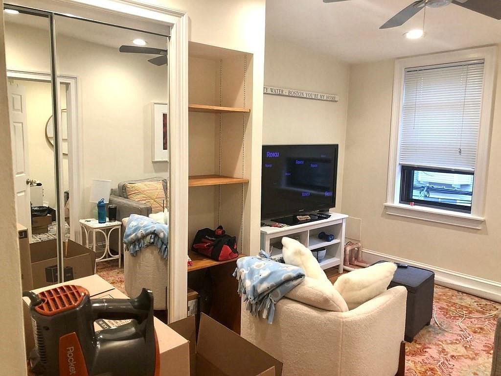 Renovated 2 bedroom home on a quiet street photo 2