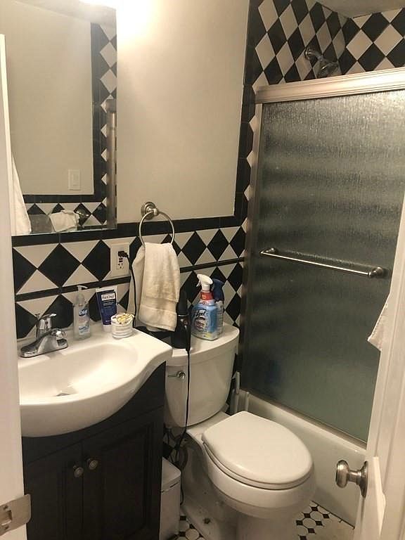 Renovated 2 bedroom home on a quiet street photo 5