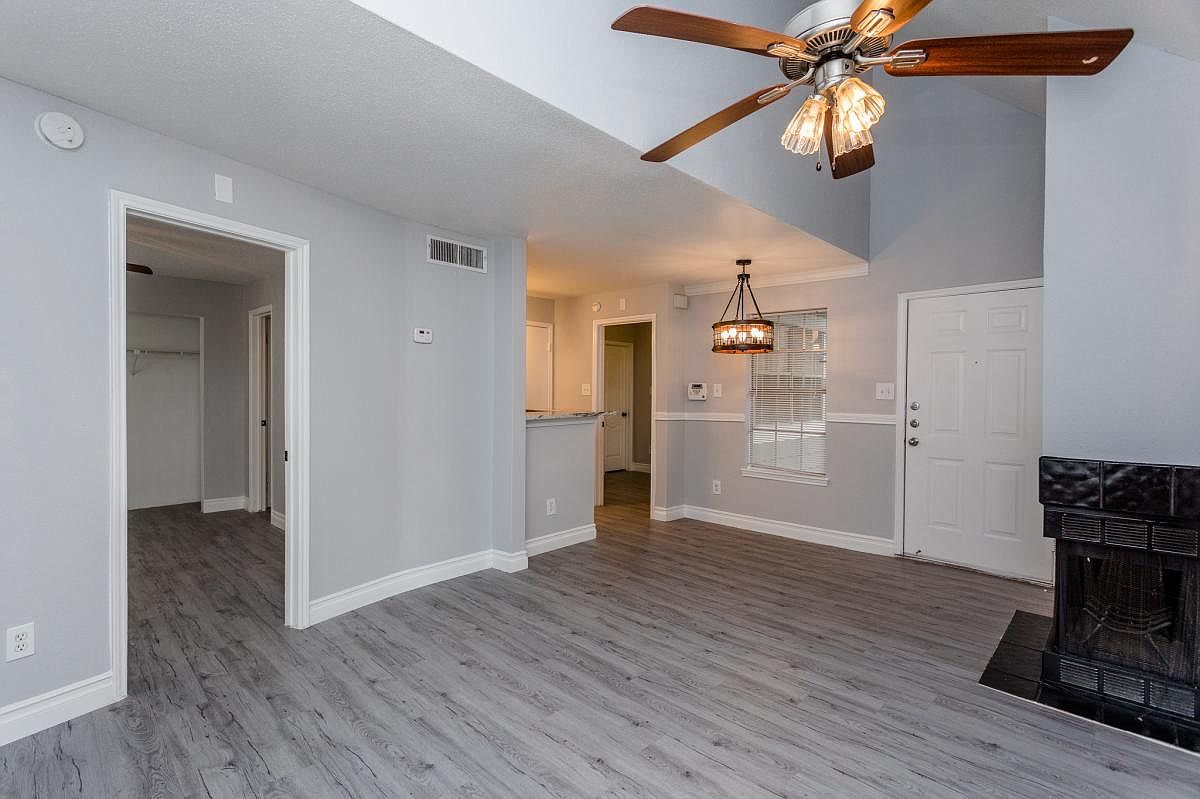2 bdrm, 1 bath, open concept photo 5