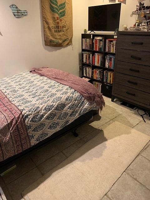 2 BED/ 1 BATH unit on a quiet street photo 4