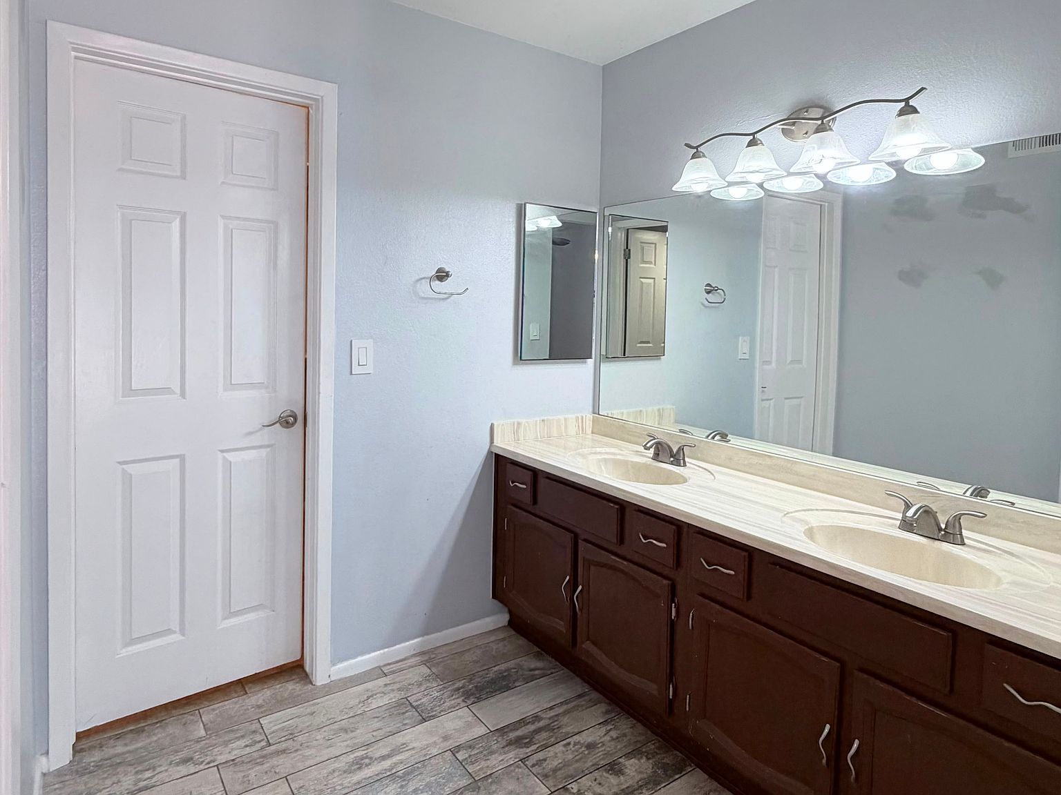 2 beds comfortable, spacious home photo 4