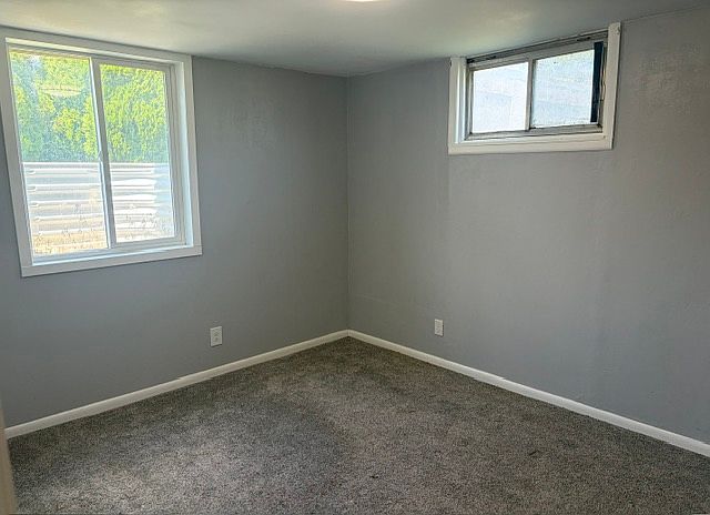 Basement apartment 2 bedrooms private photo 5