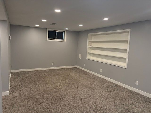Basement apartment 2 bedrooms private photo 3
