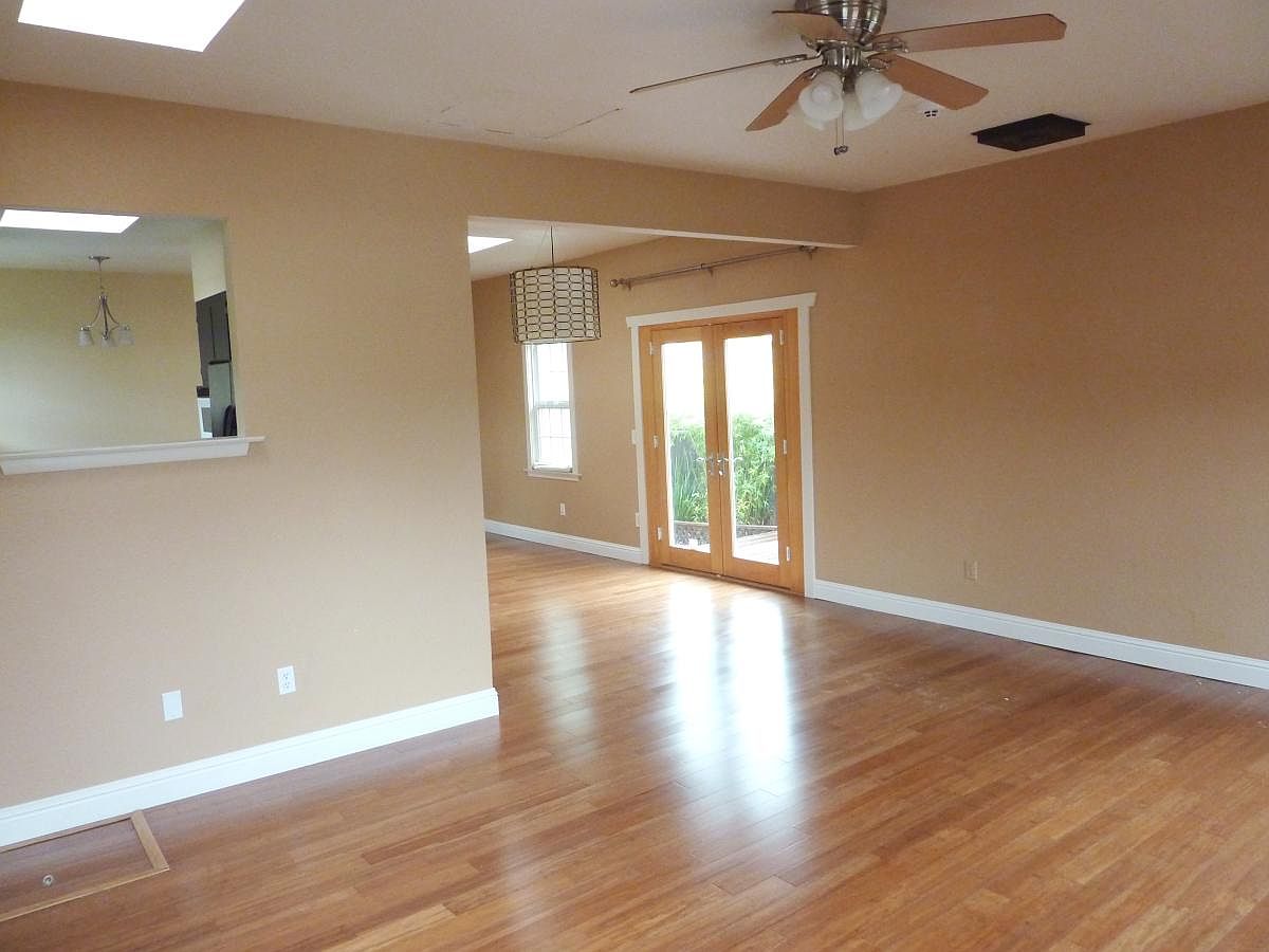 Charming and lovely 2 bedroom, 2 bath photo 3