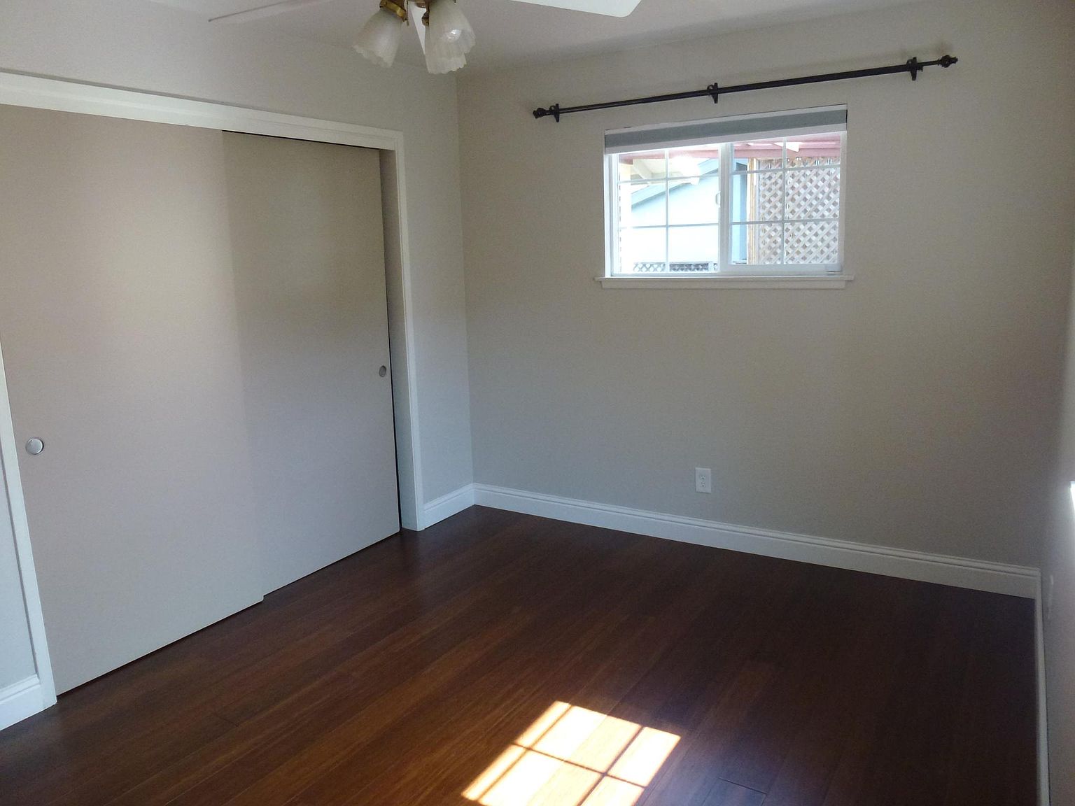 Charming and lovely 2 bedroom, 2 bath photo 4