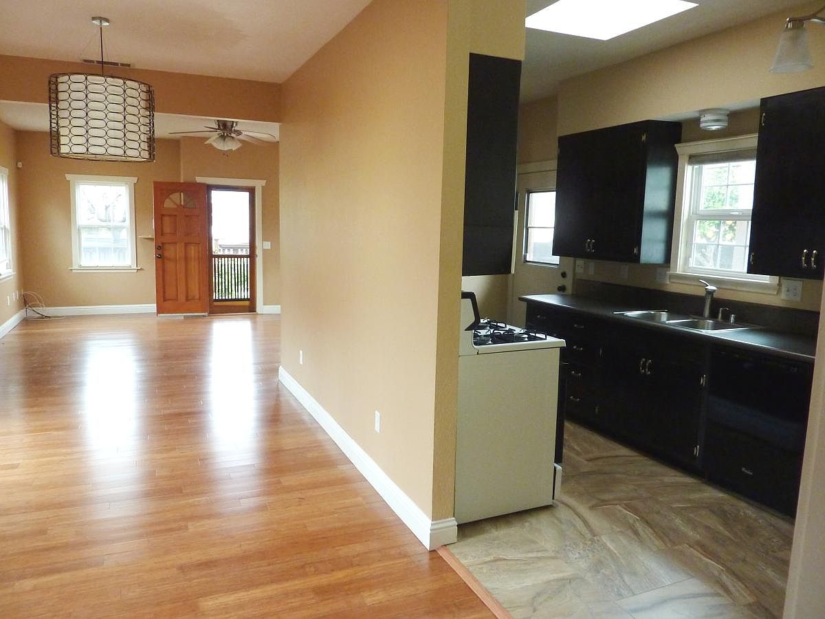 Charming and lovely 2 bedroom, 2 bath photo 5