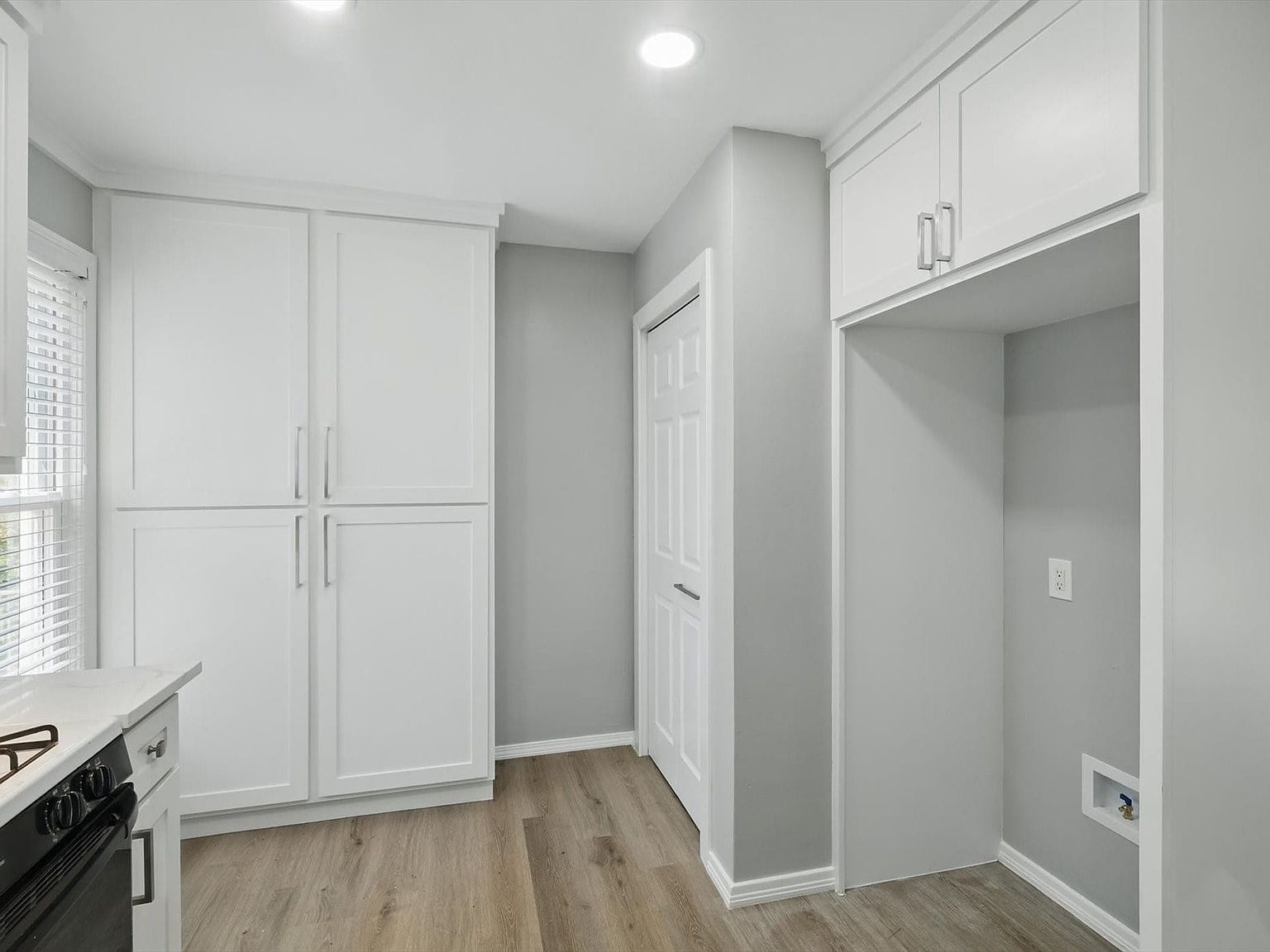 Charming, Updated Home 2 bedrooms home photo 2