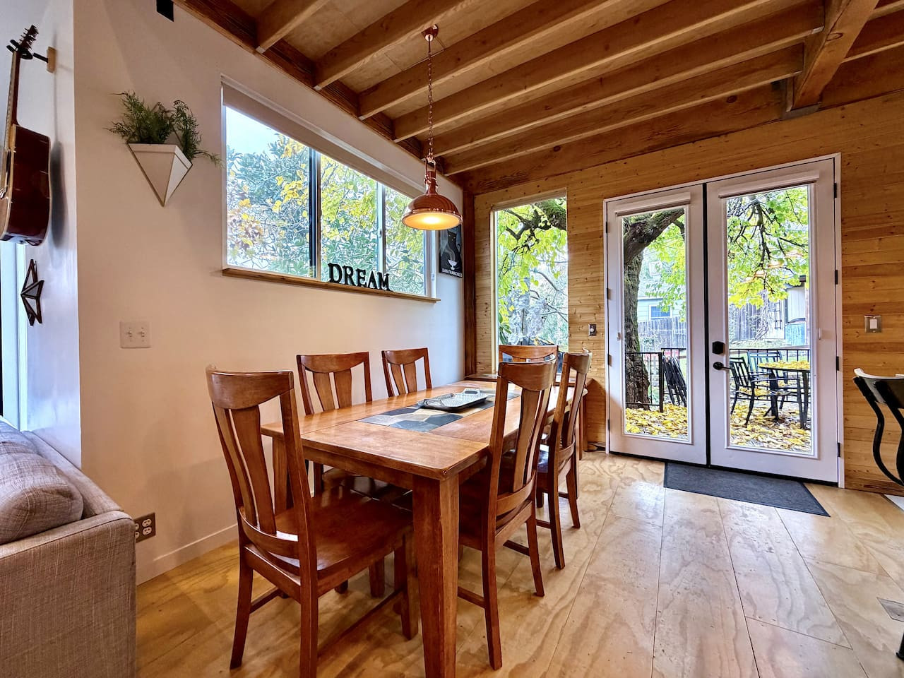 Eclectic Japandi-inspired home - Walk to town photo 5