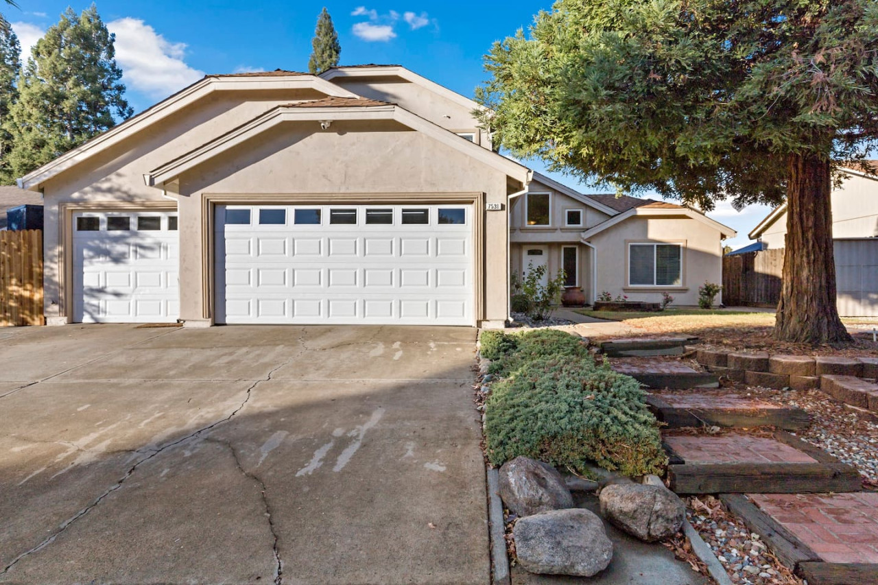 5BR · Pool · Hot Tub · RV Hookups • Garage photo 5