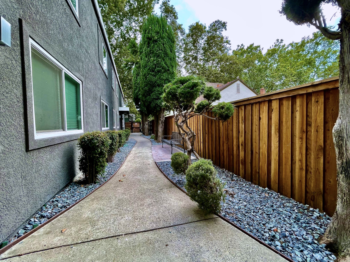 Remodeled · Downtown Sac · Walk to Capitol photo 5