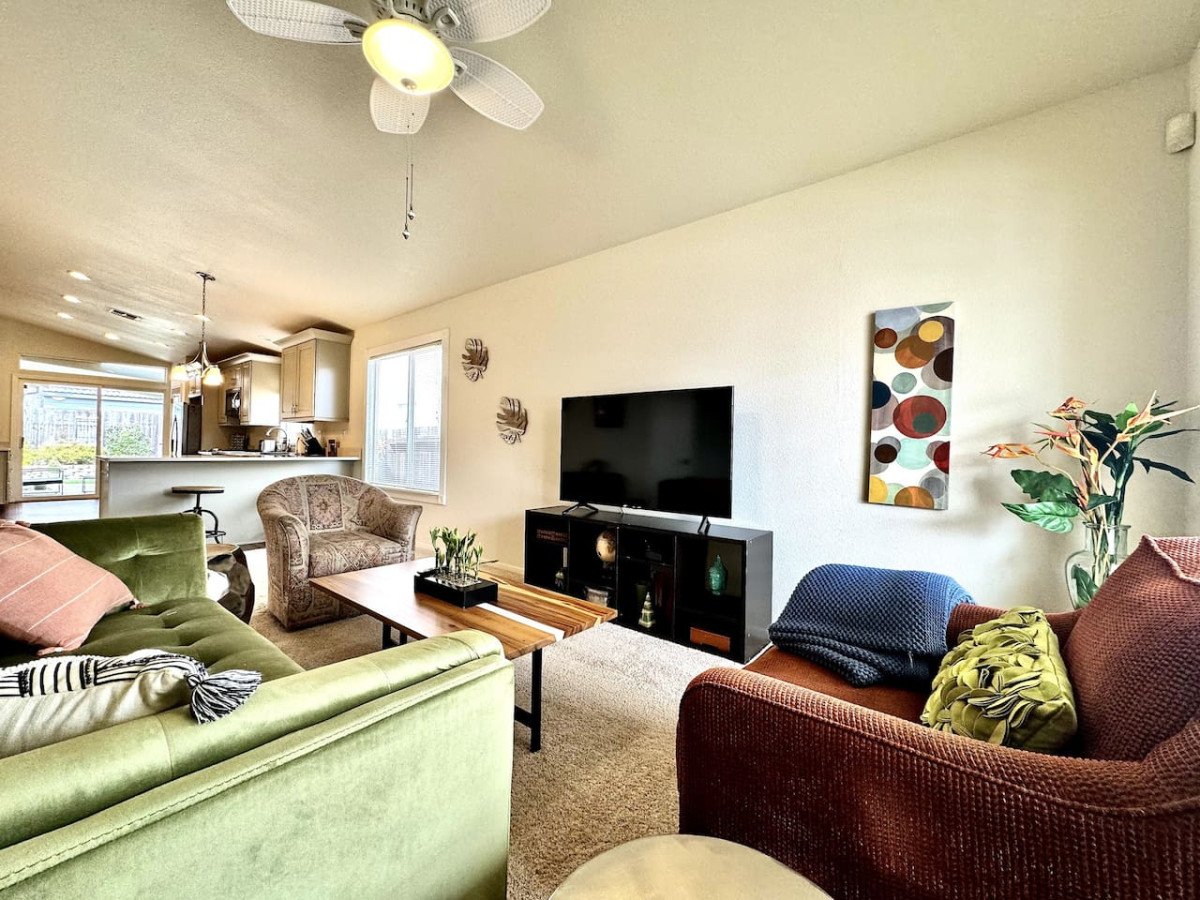 3BR · King Bed · Covered Patio · Water Feature · F photo 3