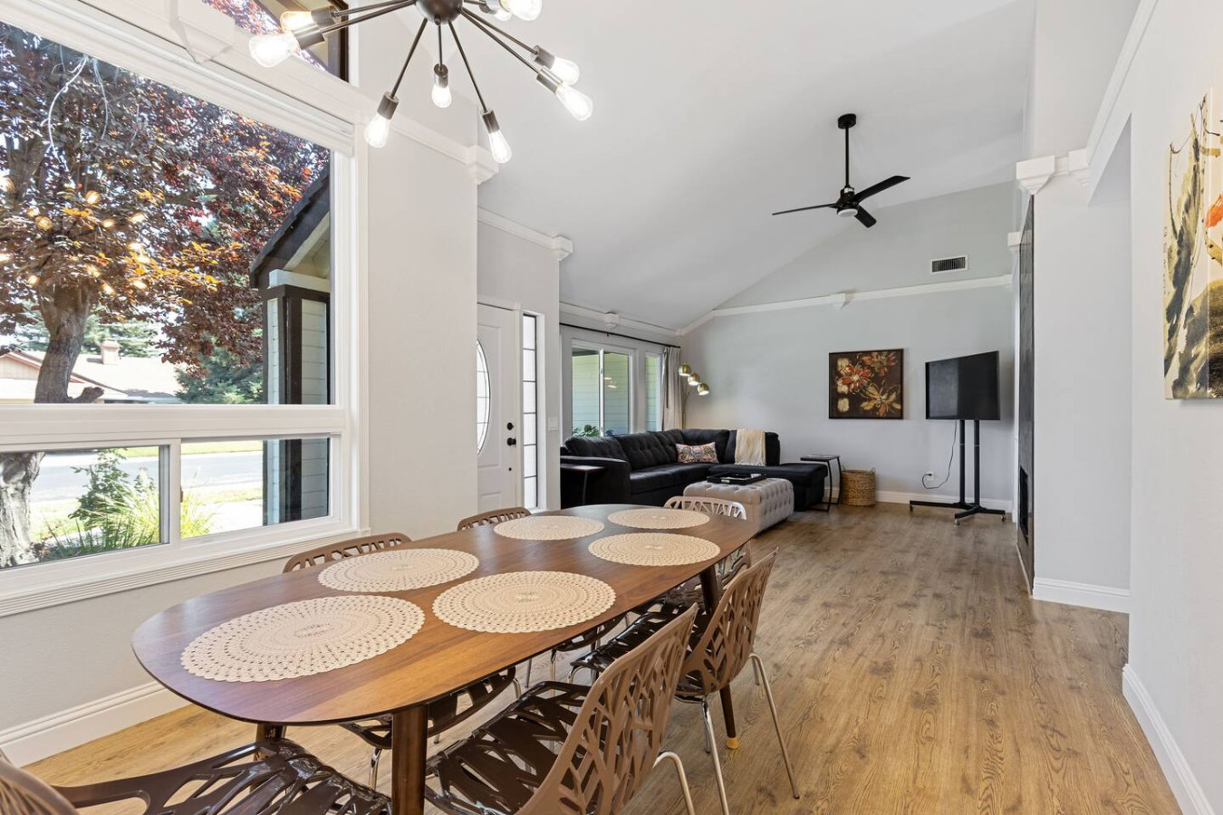 3BR · Pool · Hot Tub · BBQ · Garage · Roseville photo 4