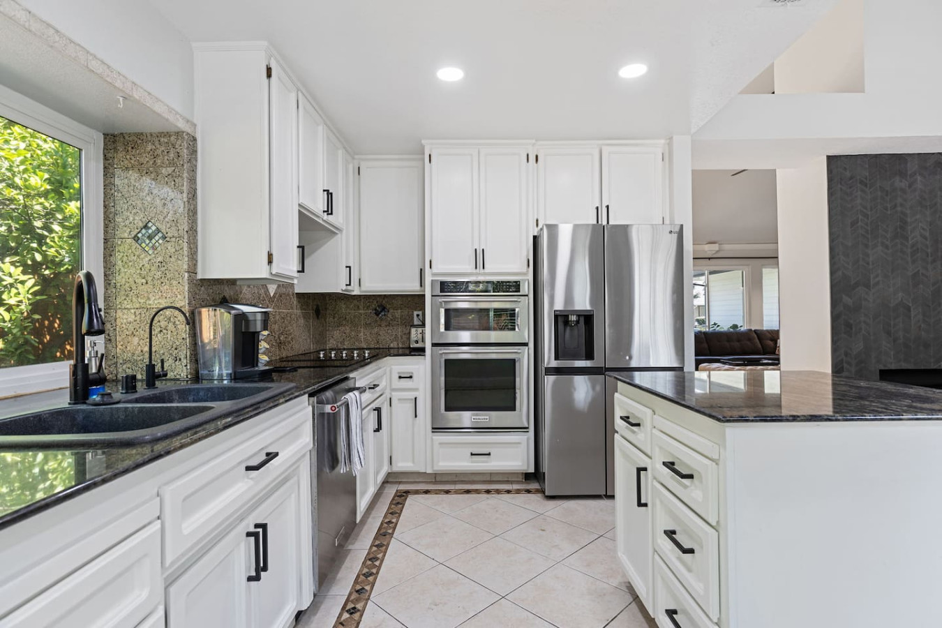 3BR · Pool · Hot Tub · BBQ · Garage · Roseville photo 3