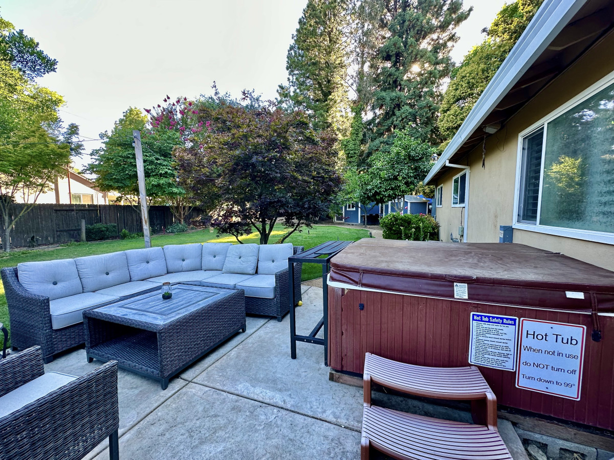 Riverview · Hot Tub · Huge Fenced Yard · EV Charge photo 5
