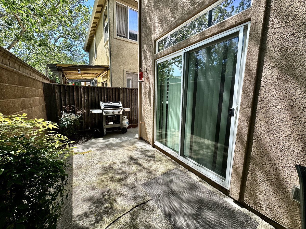 Dragon · 3BR · Garage Parking · 10 Min to SMF & Do photo 5