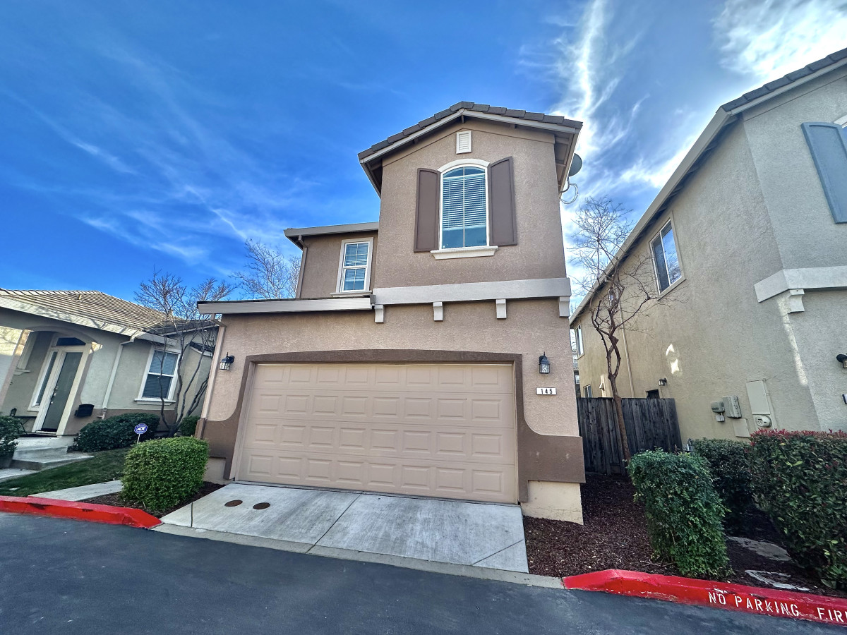 Dragon · 3BR · Garage Parking · 10 Min to SMF & Do photo 4