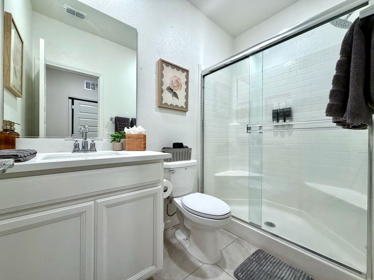 Private Guest Suite · Quiet Woodland Neighborhood photo 3