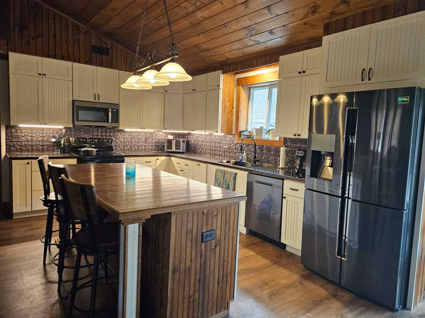 Luxury Furnished Mountain Retreat | 3BR/2BA |  photo 2