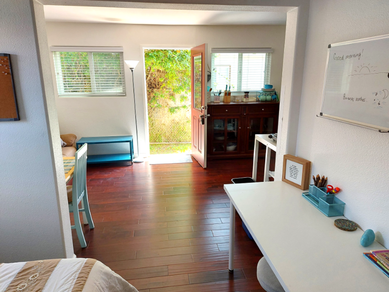 Light, bright 1-br apt - whole place, kitchenette photo 3