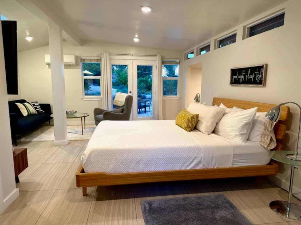 Private Cottage · Mid-Century Modern · Garden photo 4