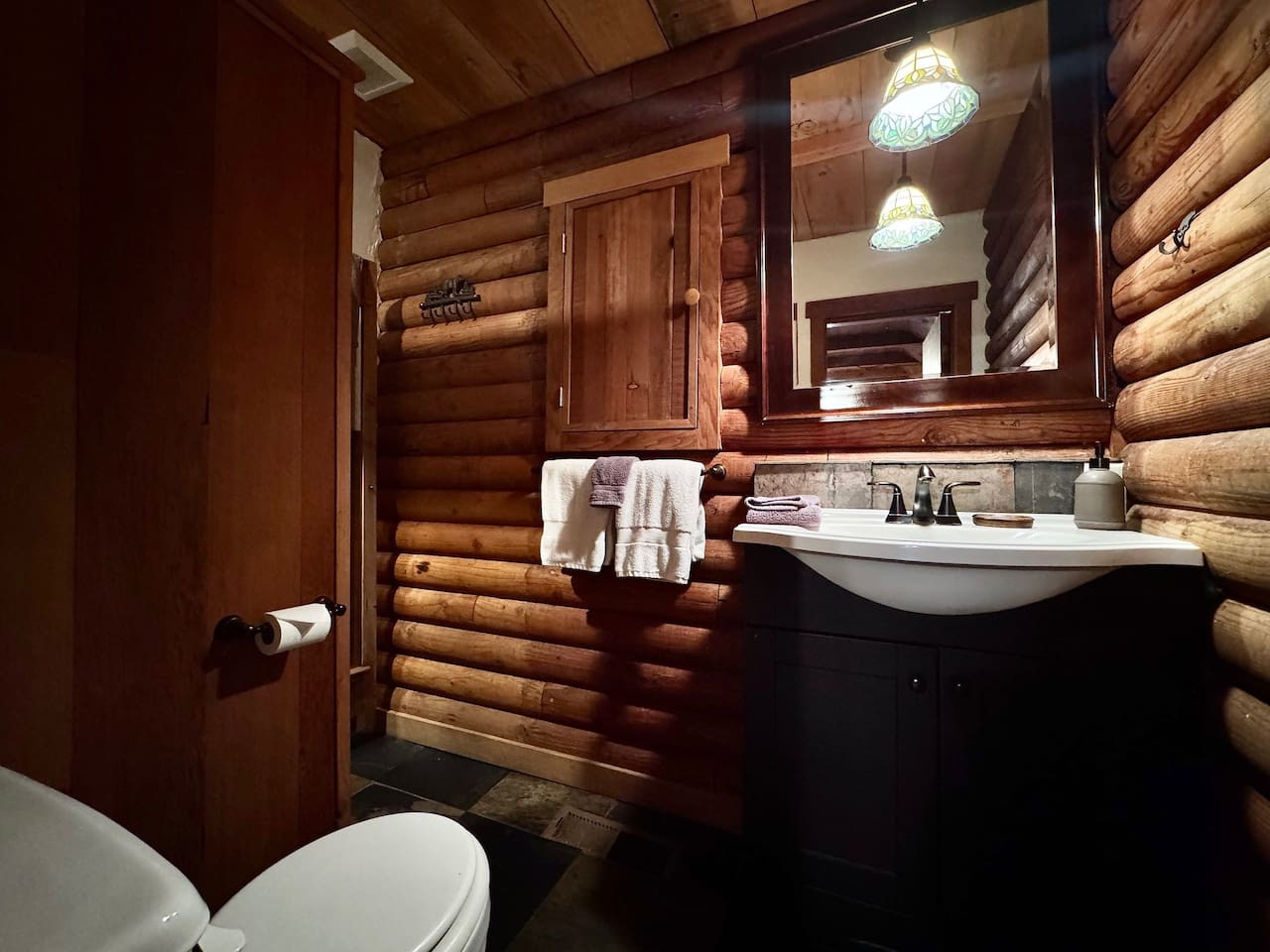 Aaron · Cozy Tahoe Vista Cabin · Walk to Beach  photo 2