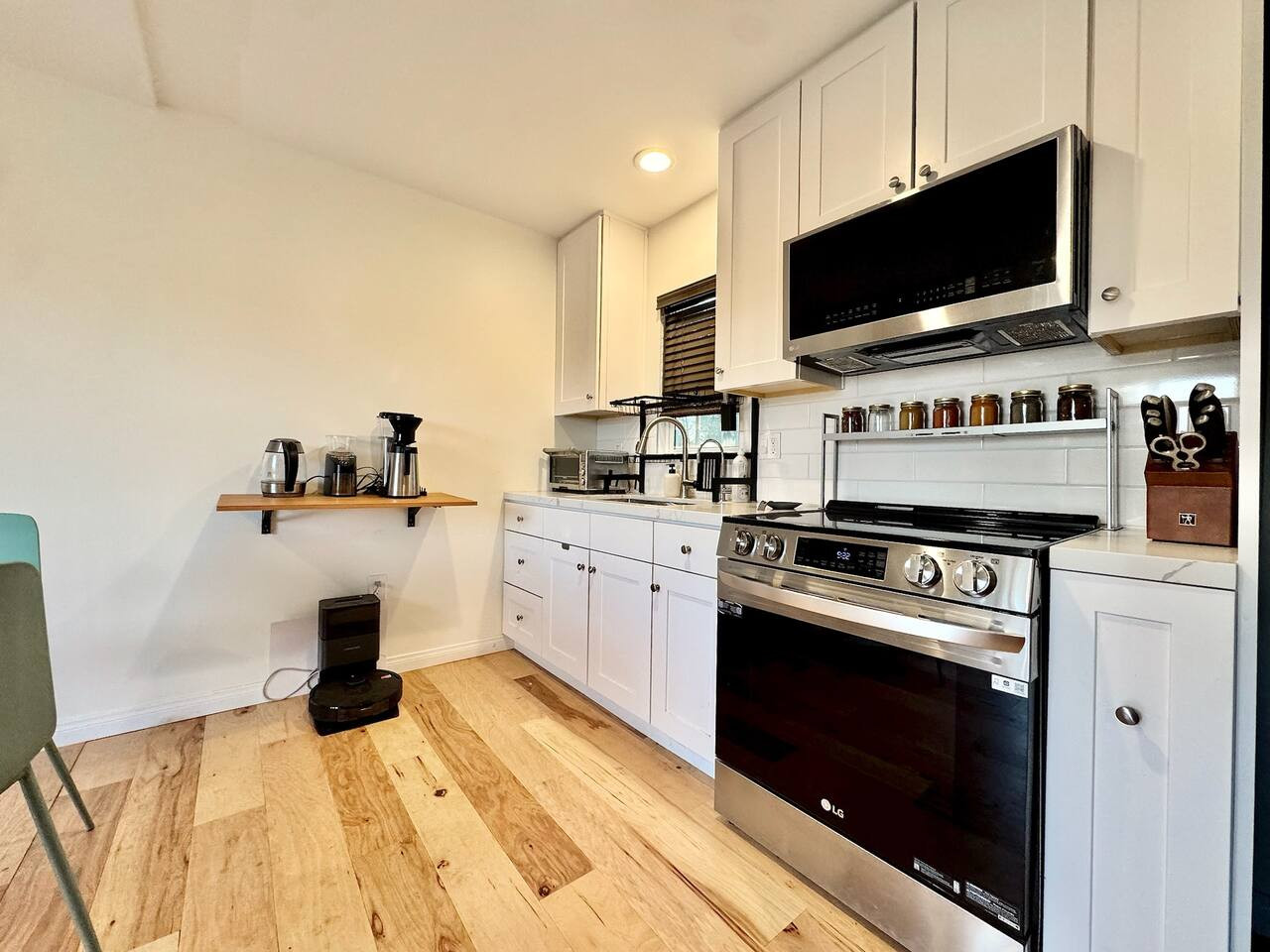 Unique Container Home · 20 Acres · EV Charger photo 2