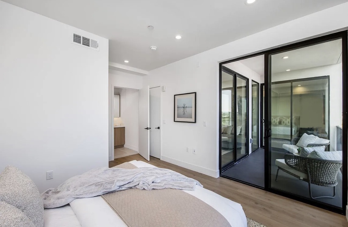 Charming Apartment photo 2