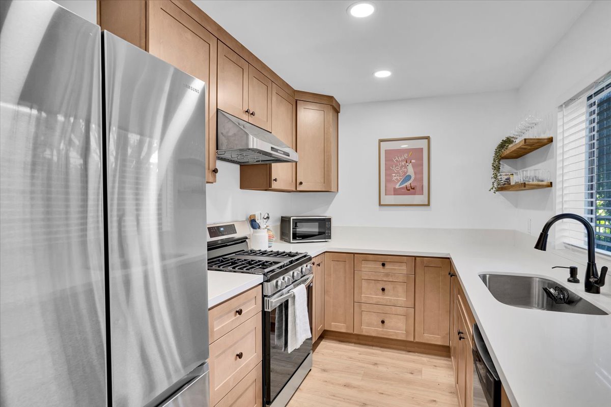 Spacious 2BR/2.5BA Coastal Retreat w Parking photo 5