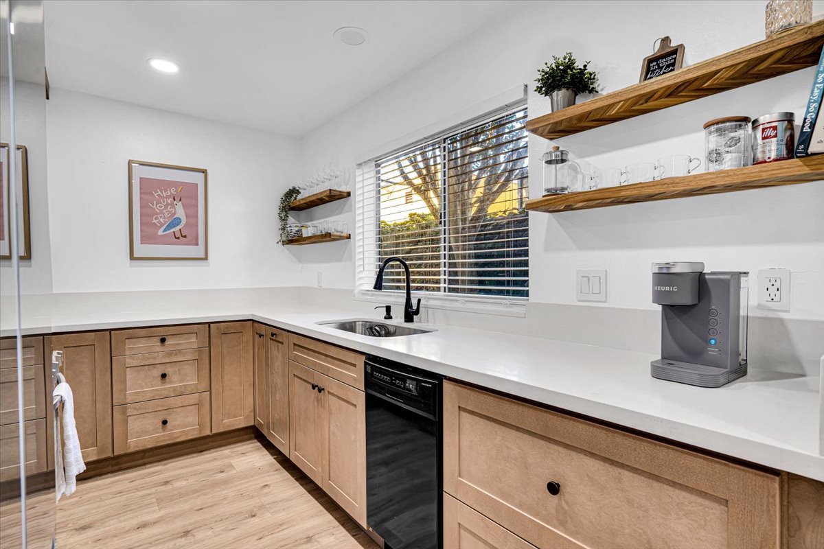 Spacious 2BR/2.5BA Coastal Retreat w Parking photo 2
