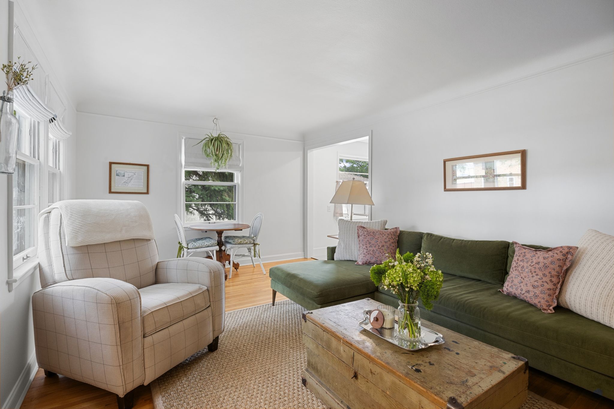 Quaint Newly renovated New England townhome  photo 3