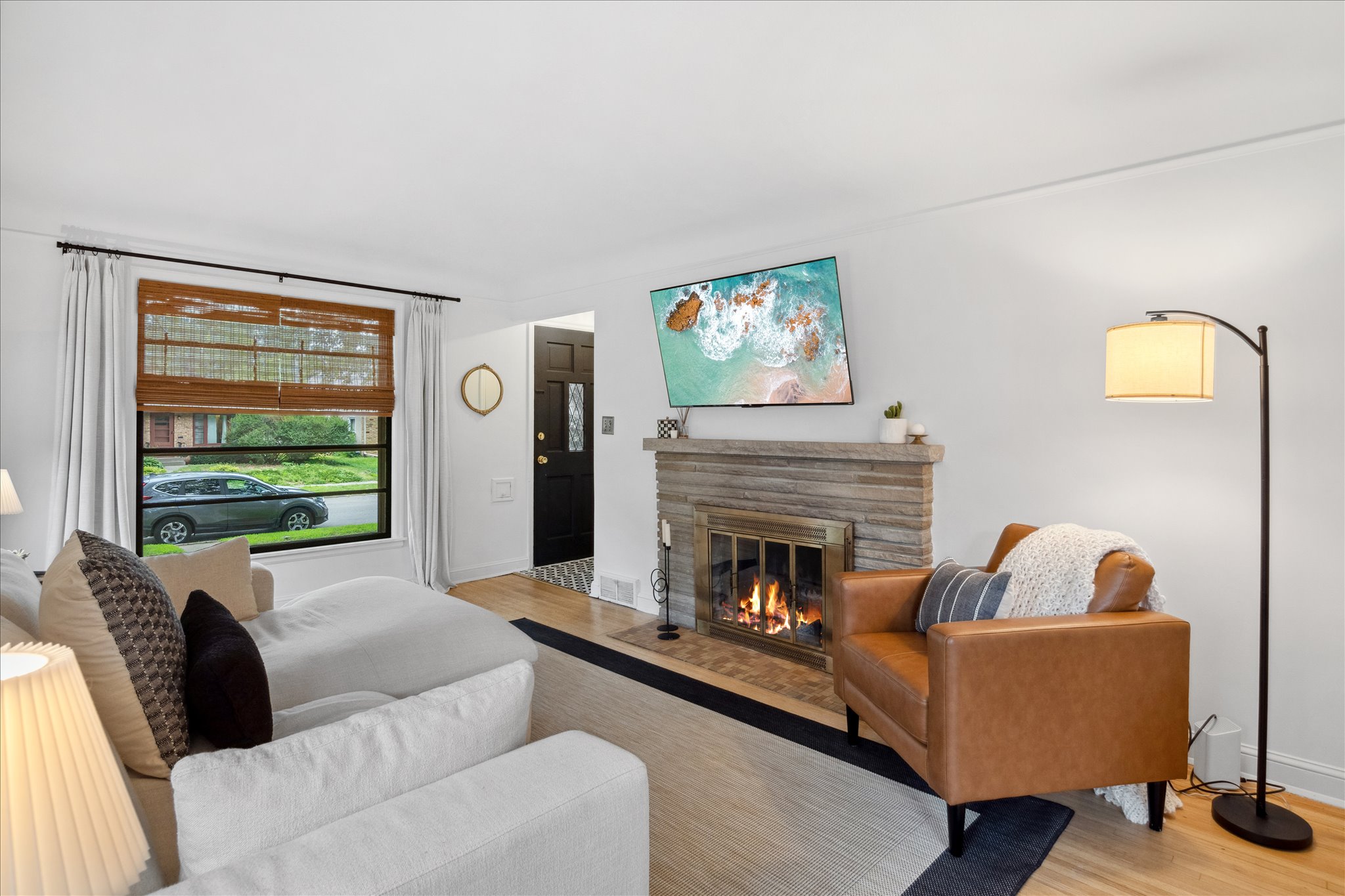 Crisp and Cozy S Minneapolis home photo 3