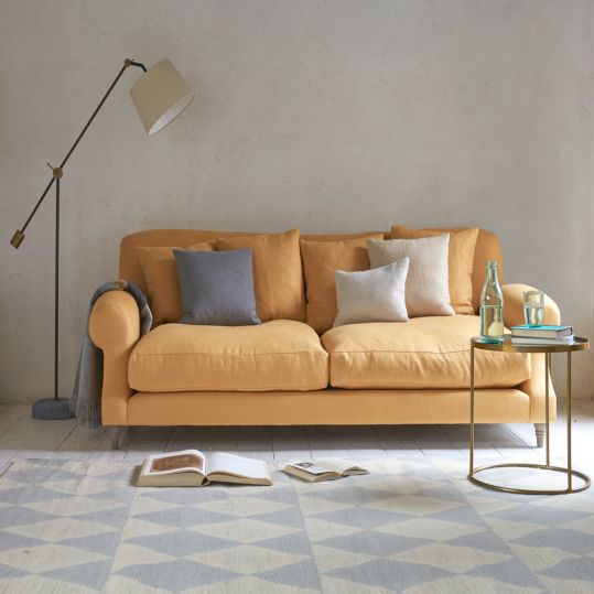 Cushion, Si Empuk dengan Motif Unik Pelengkap Sofa | SARAÈ Blog