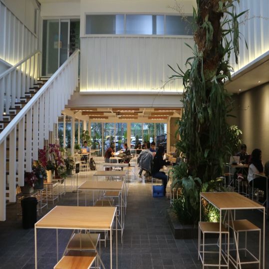 #TodayReview Coworking Space di Bandung dengan Design Interior Paling Cozy untuk Dipakai Kerja | SARAÈ Blog