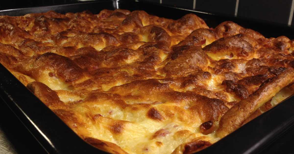 fläskpannkaka i stor långpanna fläskpannkaka i stor långpanna