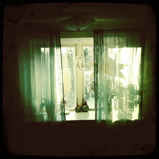 Gardinen als Fensterdekoration und Sichtschutz