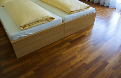 Beizen als ideale Oberflächenvorbereitung mit schönen Farbeffekten