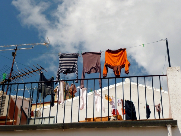 Das Dachterrasse Abdichten hält auch unter dem Sonnendach trocken