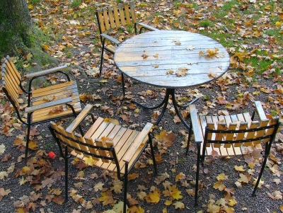 Mit einem Gartenmöbel-Set stilvoll die Sonne genießen