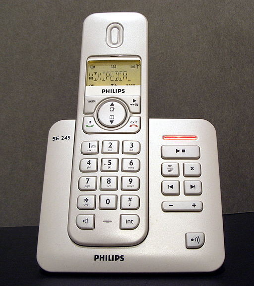 Dank DECT Telefonanlage kabellos telefonieren.