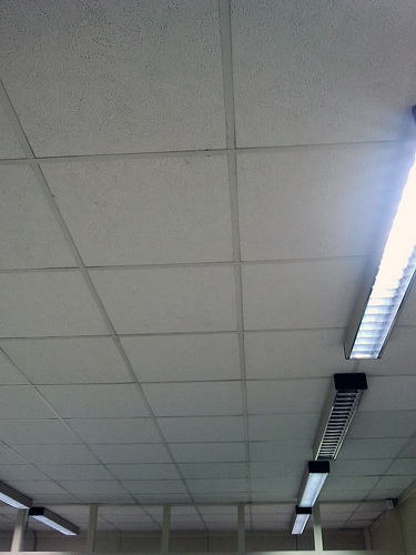 elektriker.org | Das Montieren einer elektrischen Deckenheizung