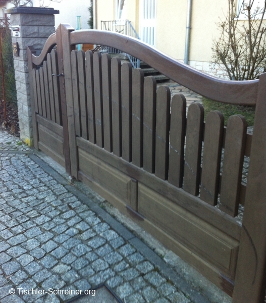 Holztore richtig montieren und pflegen