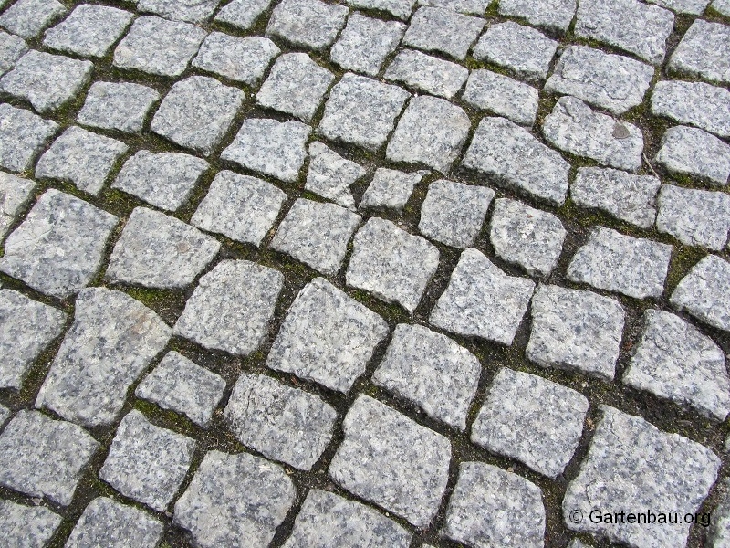 Steinweg im Garten anlegen Wichtige Hinweise