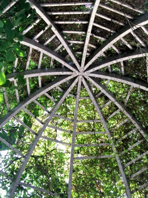 Wie kann ein Gartenpavillon selbstständig gebaut werden?