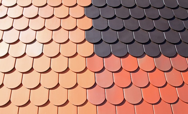 Dachplatten zu verlegen ist nicht einfach.
