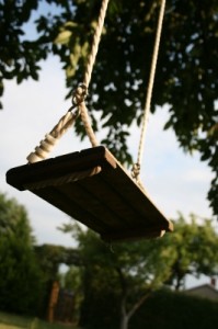 Eine Gartenschaukel bauen & Kindern Spaß bereiten