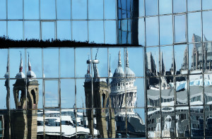 Fassade aus Spiegelglas