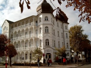 Holzhaus in der Stadt