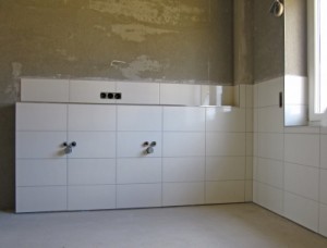 Um ein optimales Ergebnis zu erreichen, sollten Sie beim Aussuchen von Putz für Ihr Badezimmer auf den fachmännischen Rat eines Malermeisters zurückgreifen. © Rainer Sturm / pixelio.de
