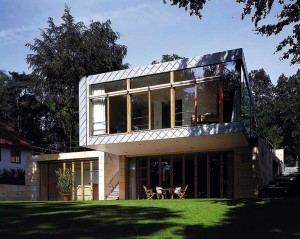 Modernes Wohnhaus mit Flachdach Flachdachaufbau