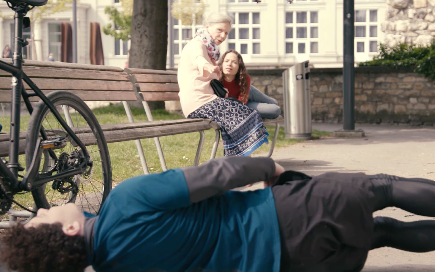 Still shot from film designed to make the audience smile while teaching them how to react in case of an epileptic seizure (available with English subtitles)
